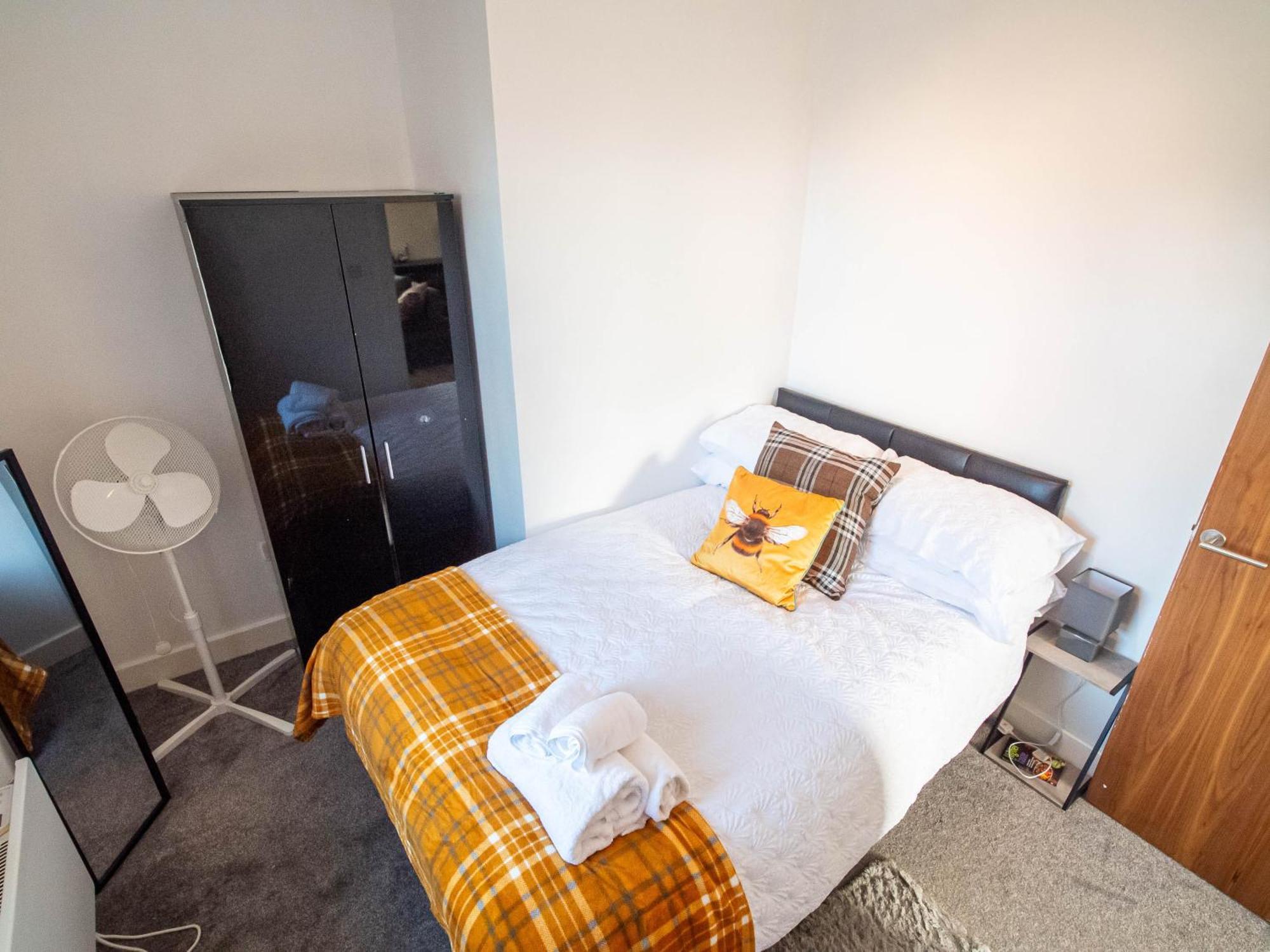The Heart Of Huddersfield Hideaway Apartment Exterior photo